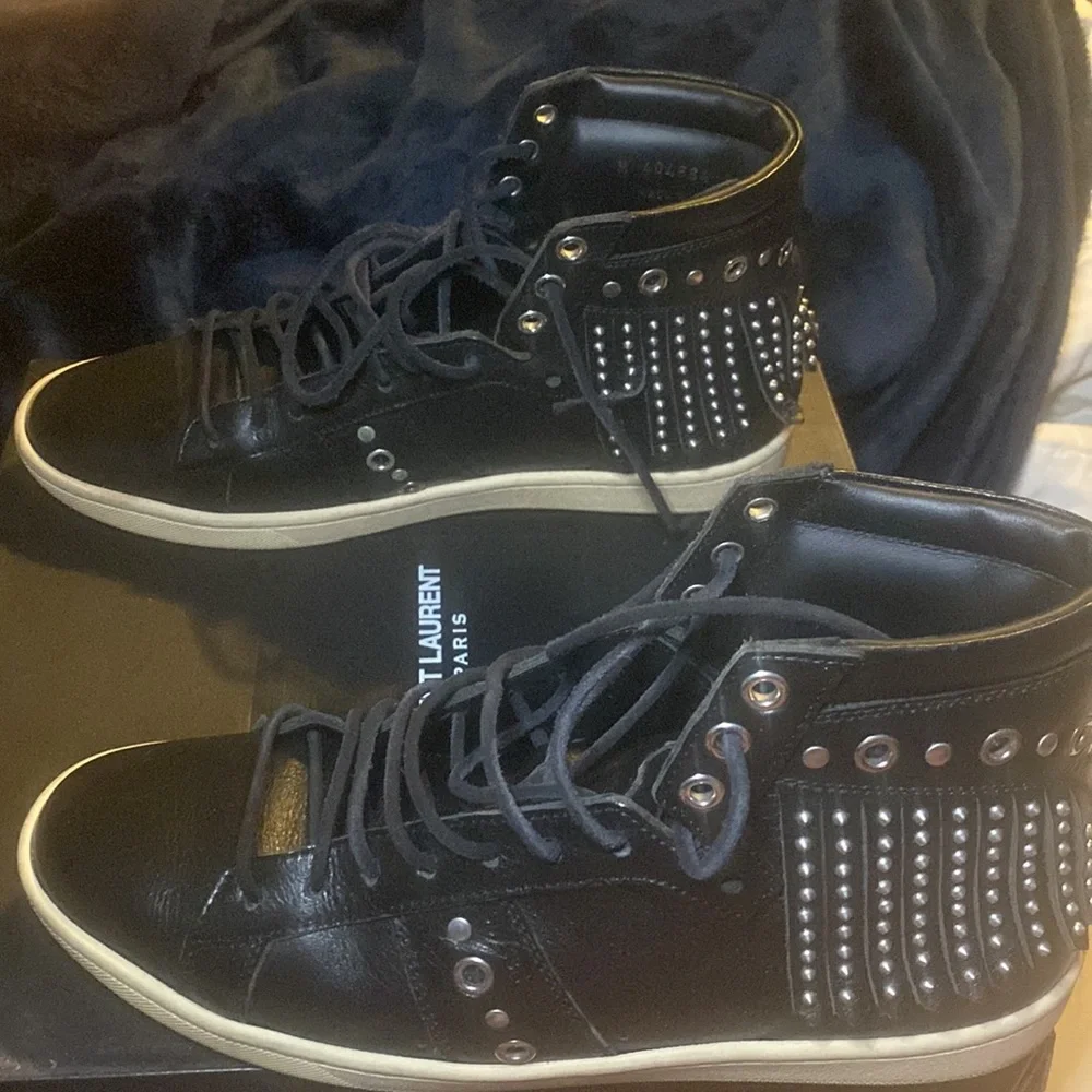 Black studded Saint Laurent sneakers - Picture 2 of 4